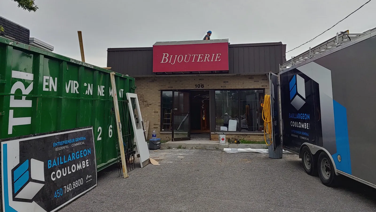 Façade Axé Beauté en cours de transformation