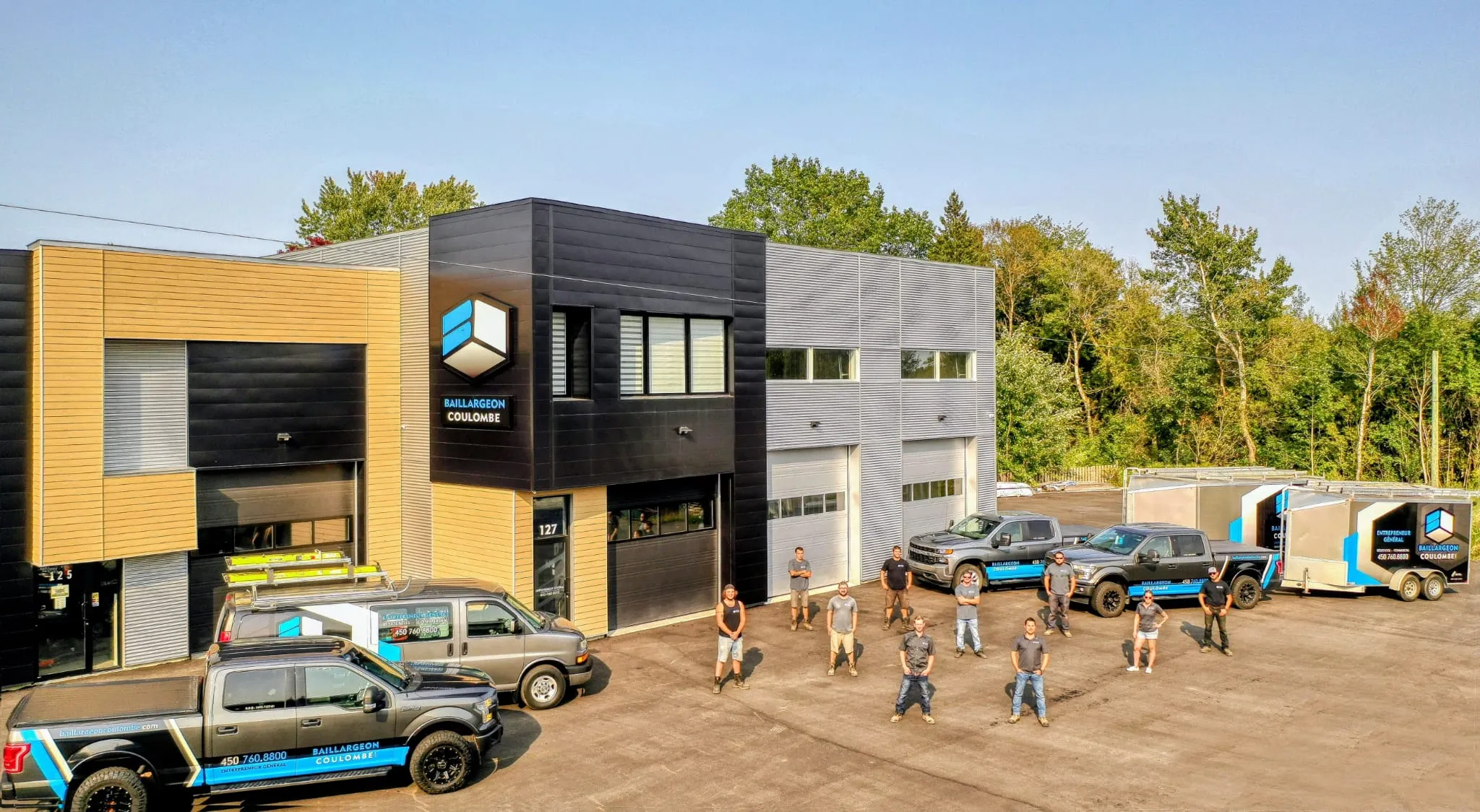 Réalisation Baillargeon Coulombe en arrière-plan