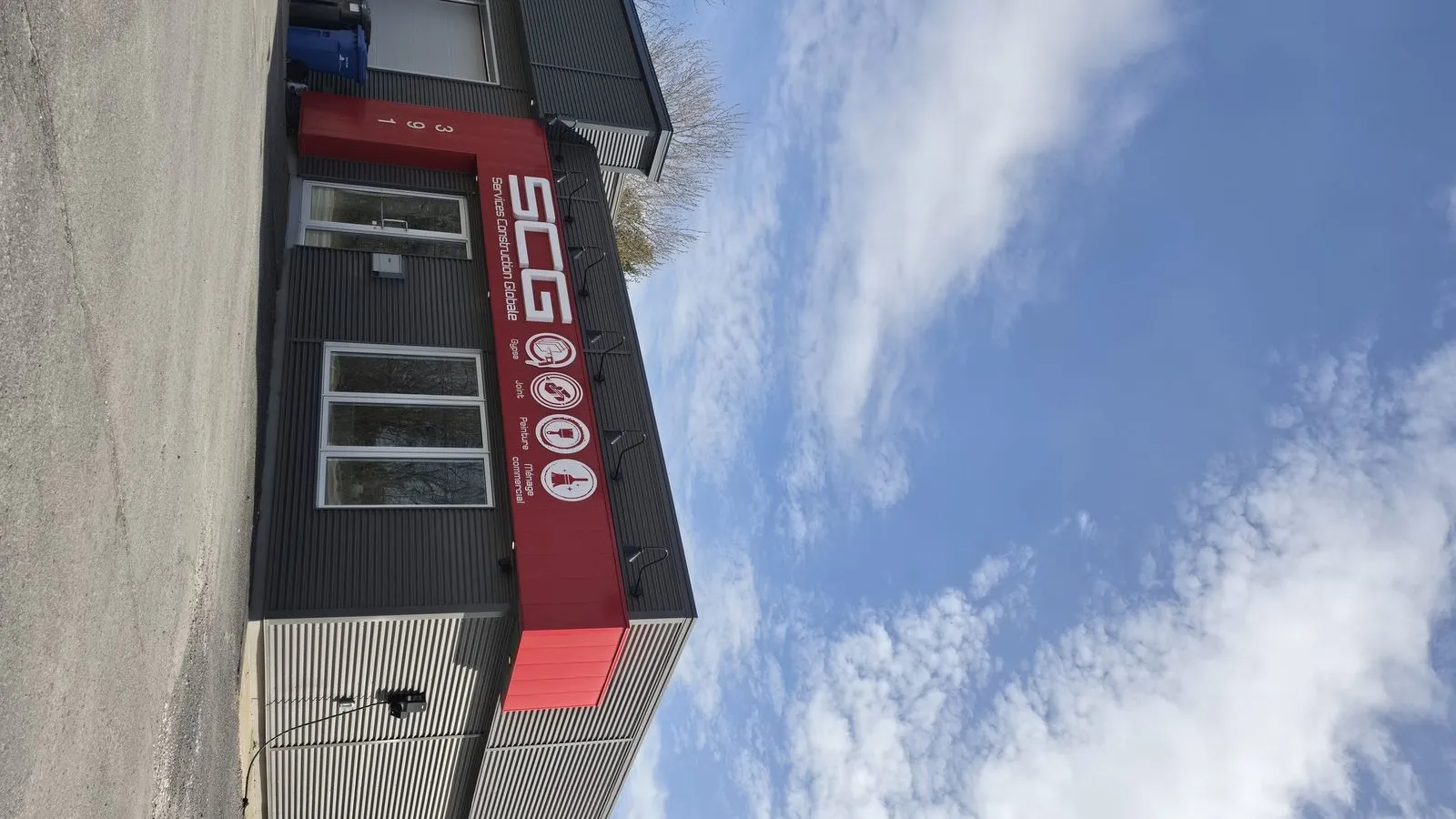 Façade SCG avec signage