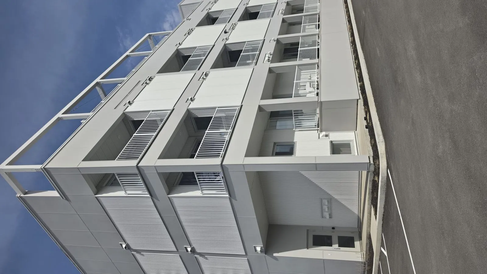 Façade en perspective avec balcons