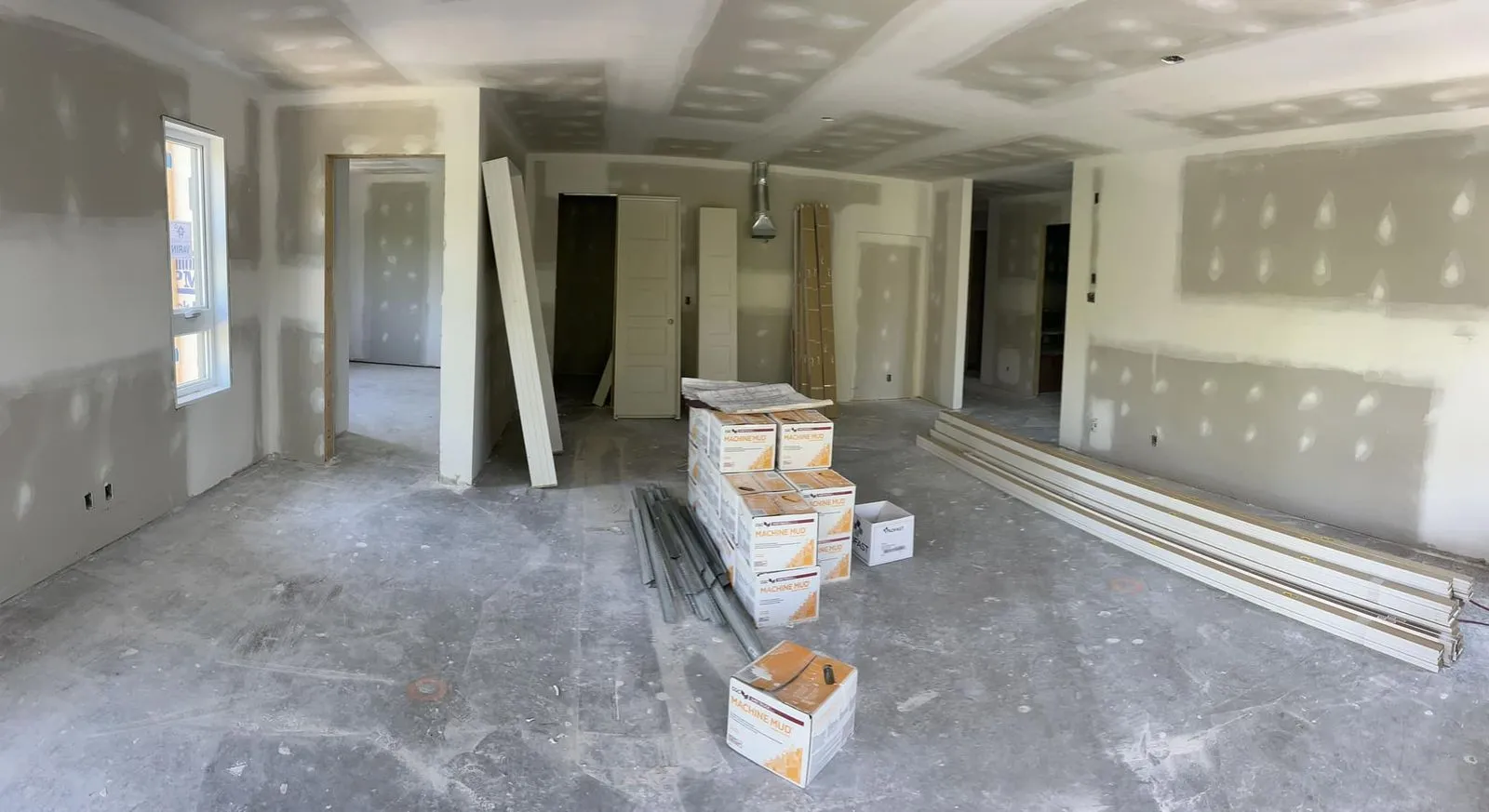 Façade trois quarts avec balcons en bois